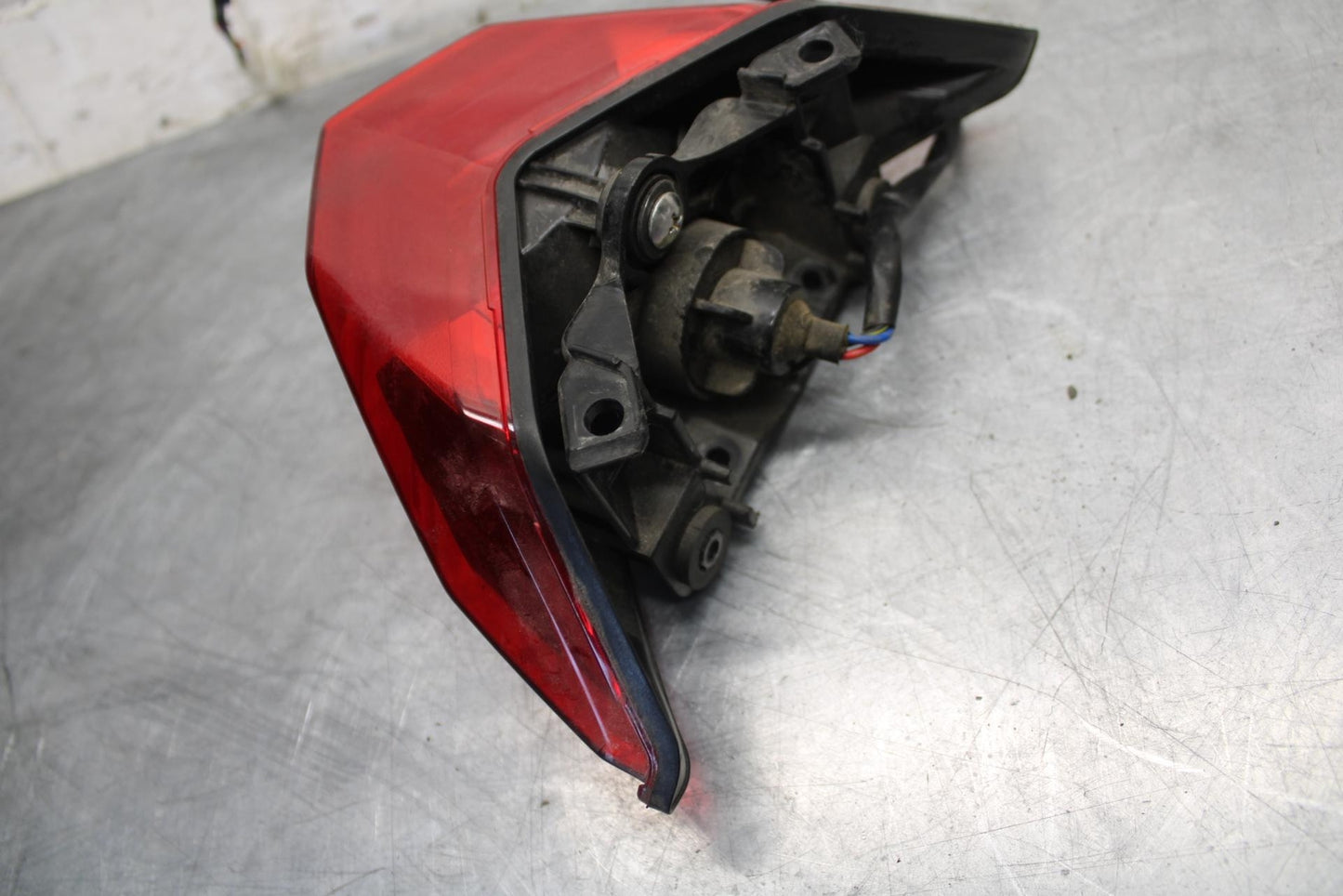 2015 Kawasaki Ninja 300 EX300B ABS REAR TAIL TAILLIGHT BACK BRAKE LIGHT BB518
