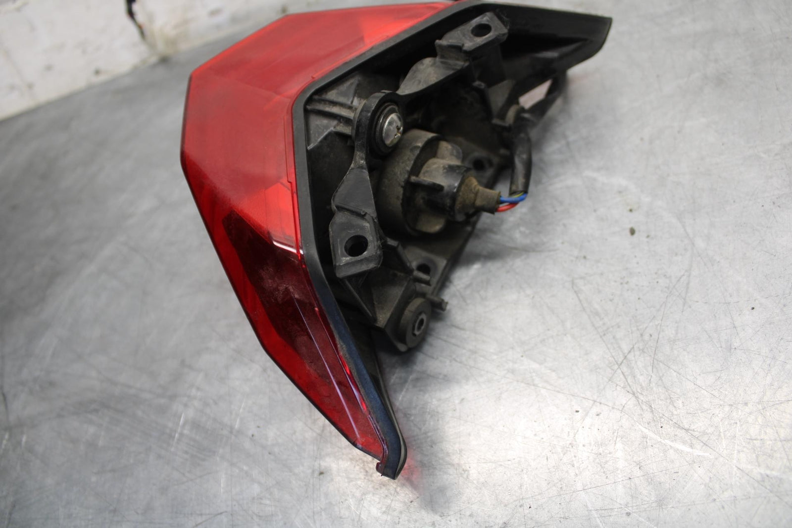 2015 Kawasaki Ninja 300 EX300B ABS REAR TAIL TAILLIGHT BACK BRAKE LIGHT BB518