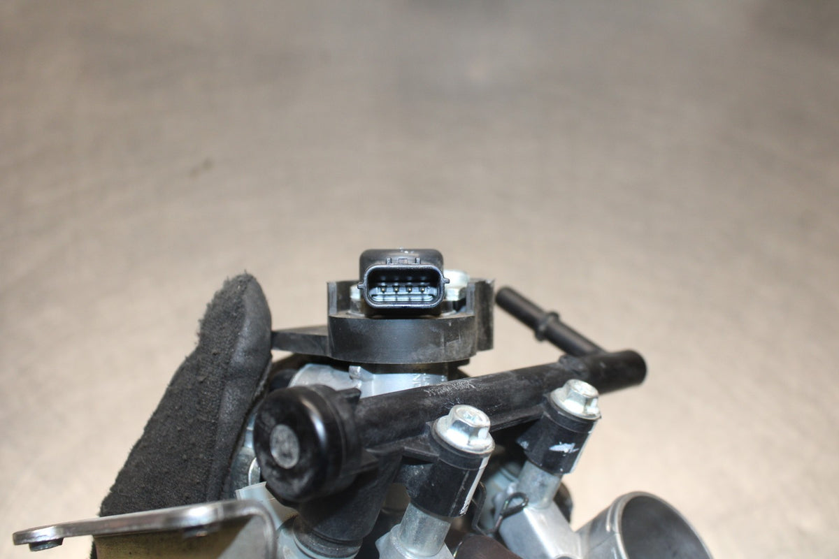 19-24 YAMAHA R3 MAIN FUEL INJECTORS / THROTTLE BODIES BB942