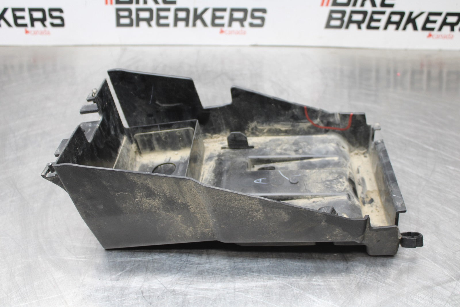 18-23 KAWASAKI NINJA 400 EX400 ABS REAR TAIL BATTERY TRAY PLASTIC BB177