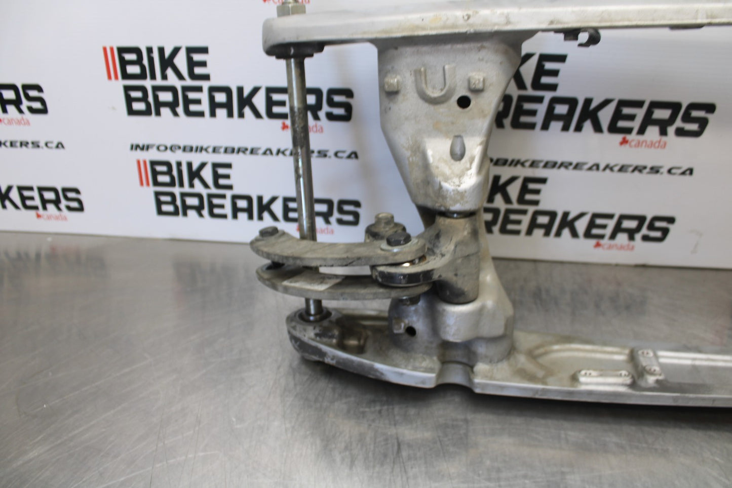 05-06 VICTORY KINGPIN DELUXE REAR SWINGARM SUSPENSION ARM BB195