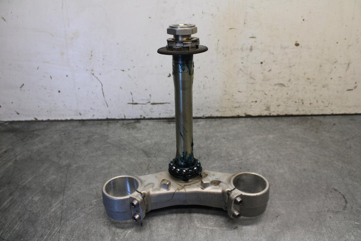 07-08 TRIUMPH DAYTONA 675 FRONT FORKS CLAMP LOWER TRIPLE TREE STEM BB685