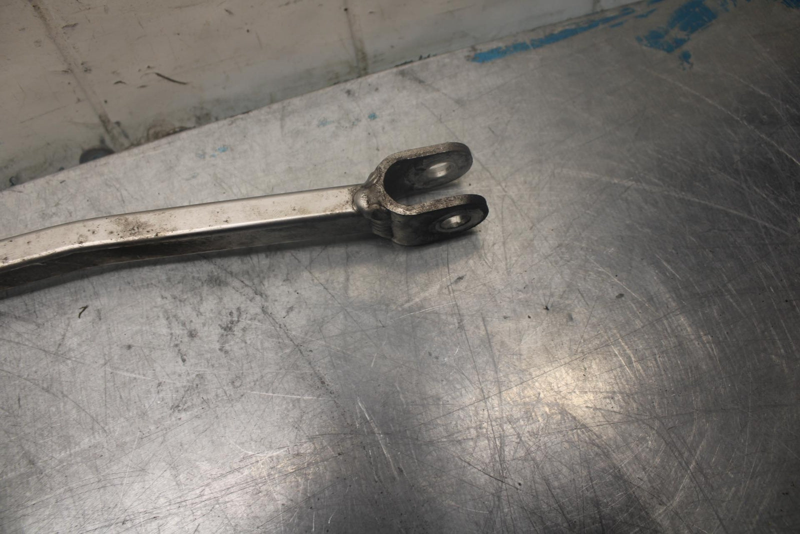 97-98 SUZUKI GSXR 600 SRAD REAR BACK BRAKE TORQUE ROD SHAFT BAR BB455
