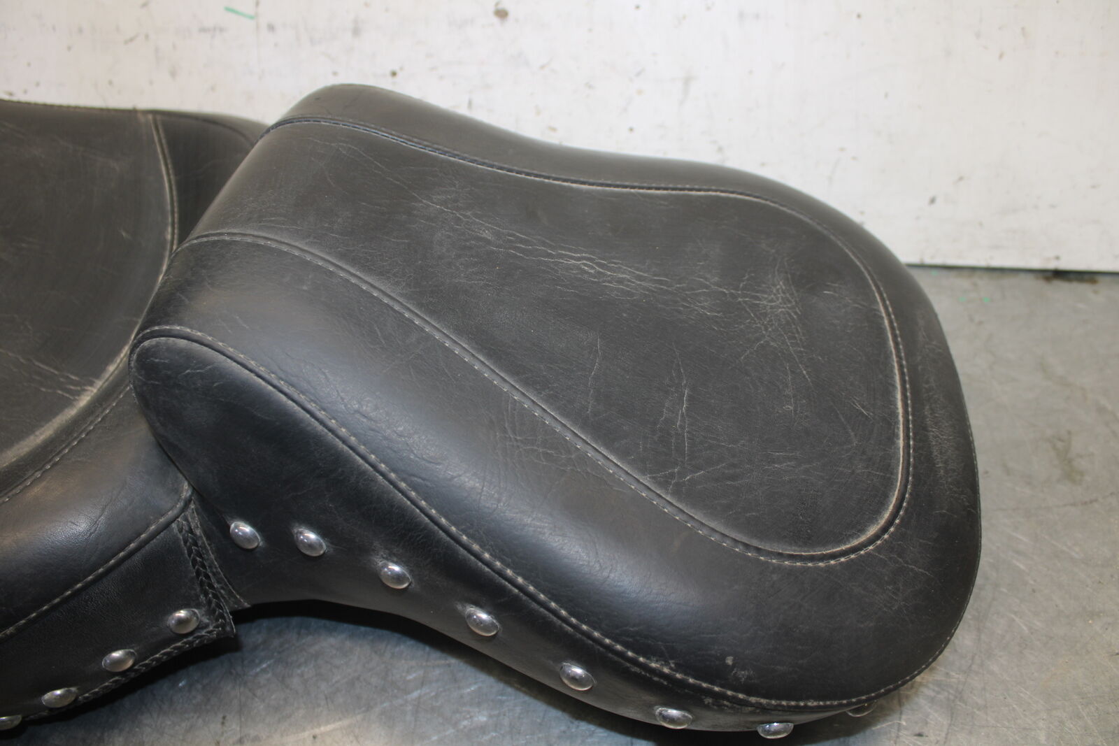 87-03 SUZUKI INTRUDER 1400 VS1400GLP FRONT DRIVERS SEAT BB702