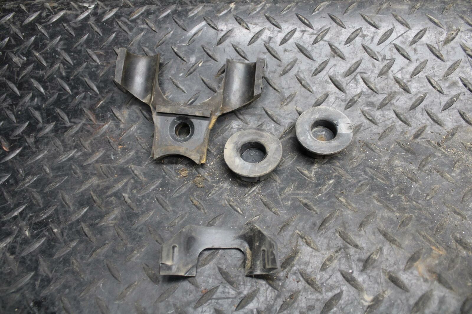 84-85 YAMAHA VIRAGO 1000 GAS FUEL TANK DAMPERS BB173