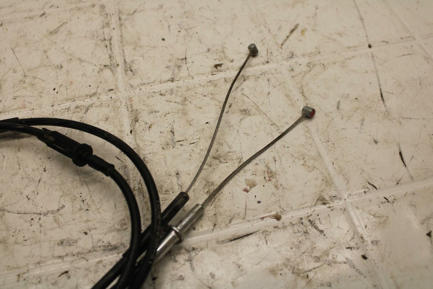 19-20 KAWASAKI NINJA ZX6R THROTTLE CABLES LINES BB407