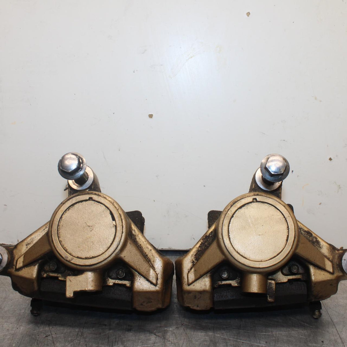 1988 Yamaha FZ600 RIGHT LEFT FRONT BRAKE CALIPER SET PAIR  BB601