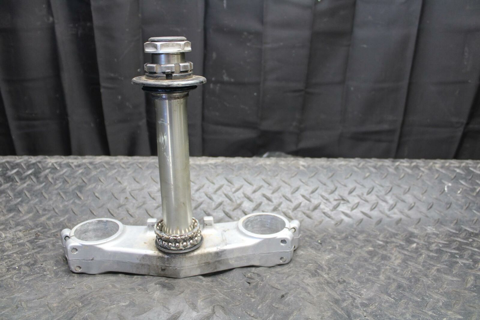 10-11 HONDA CBR1000RR FRONT FORKS  LOWER TRIPLE TREE STEM 53219-MFL-000 BB228