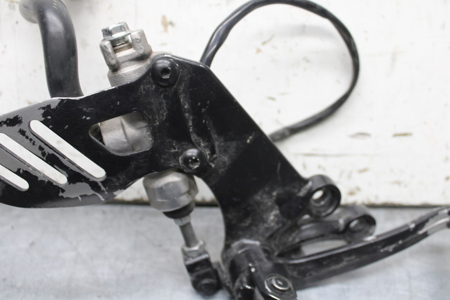 08-09 SUZUKI GSXR600 RIGHT REARSET REAR SET DRIVER FOOT PEG REST STOP BB728