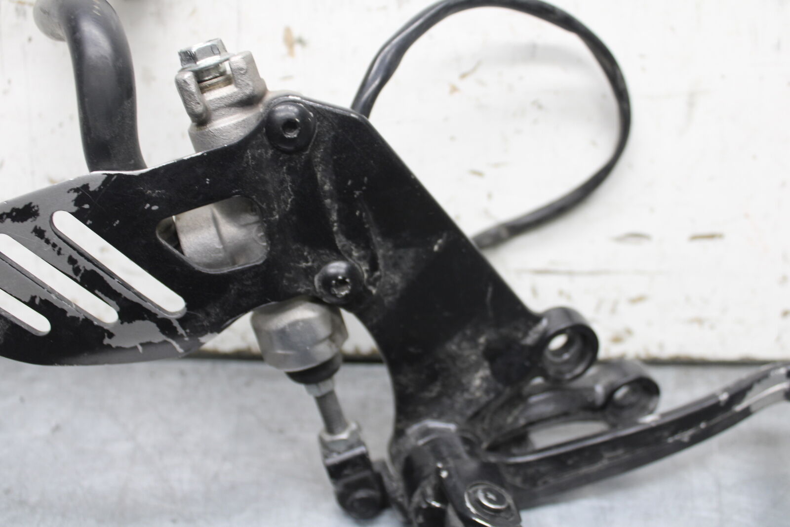 08-09 SUZUKI GSXR600 RIGHT REARSET REAR SET DRIVER FOOT PEG REST STOP BB728