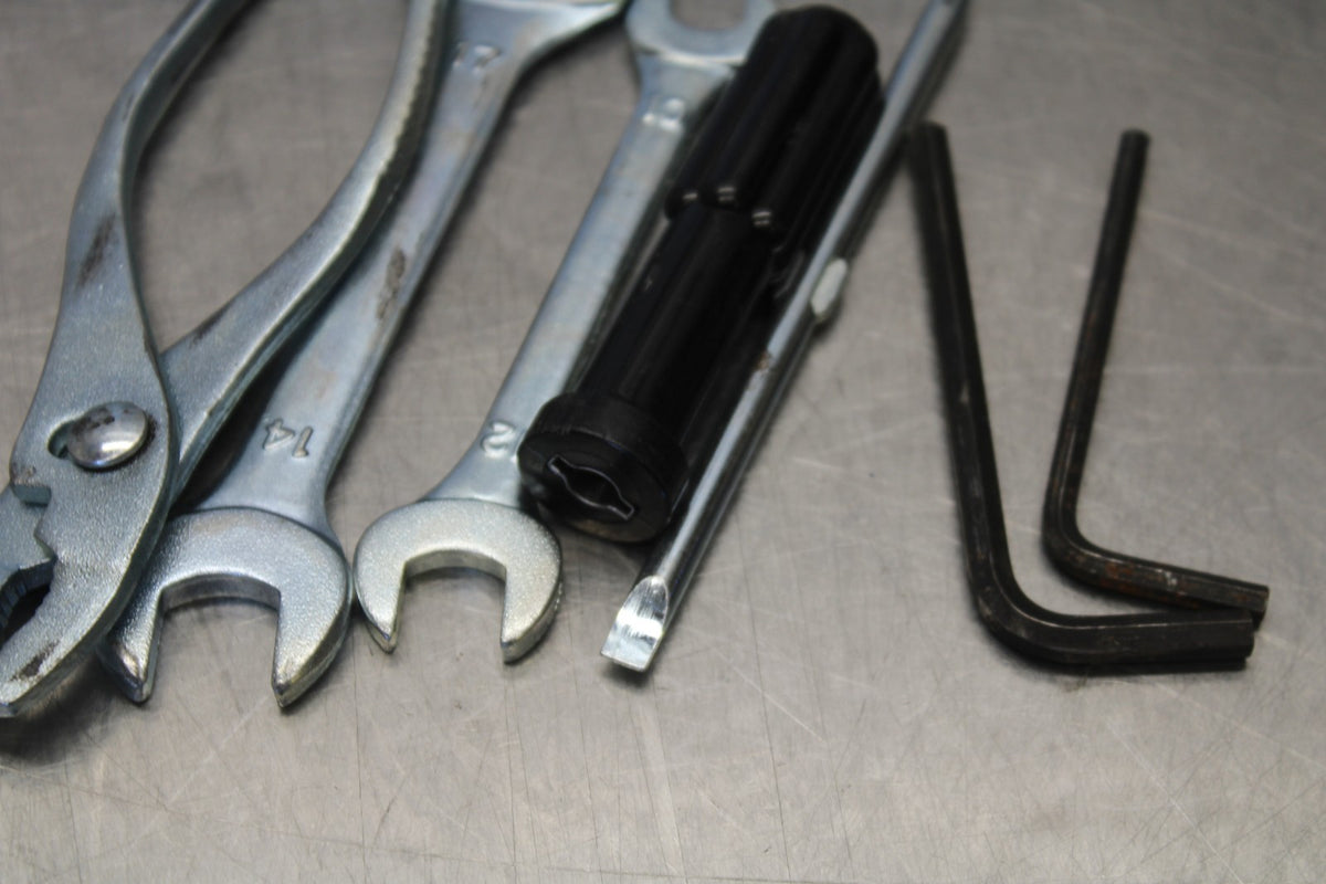 18 SUZUKI GSXR750 STOCK TOOLS OEM TOOL BAG KIT SET BB891