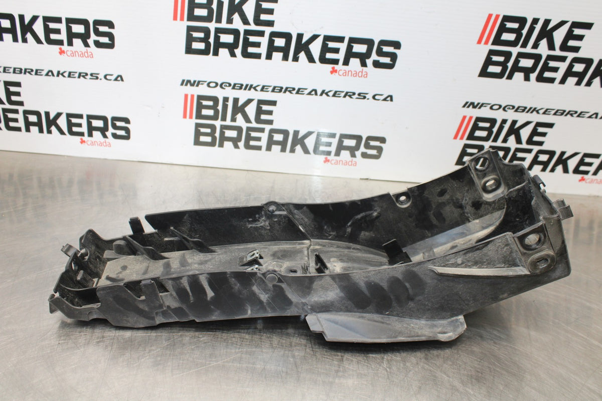22-25 YAMAHA YZF R7 REAR BACK TAIL UNDERTAIL BATTERY TRAY PLASTIC BB182