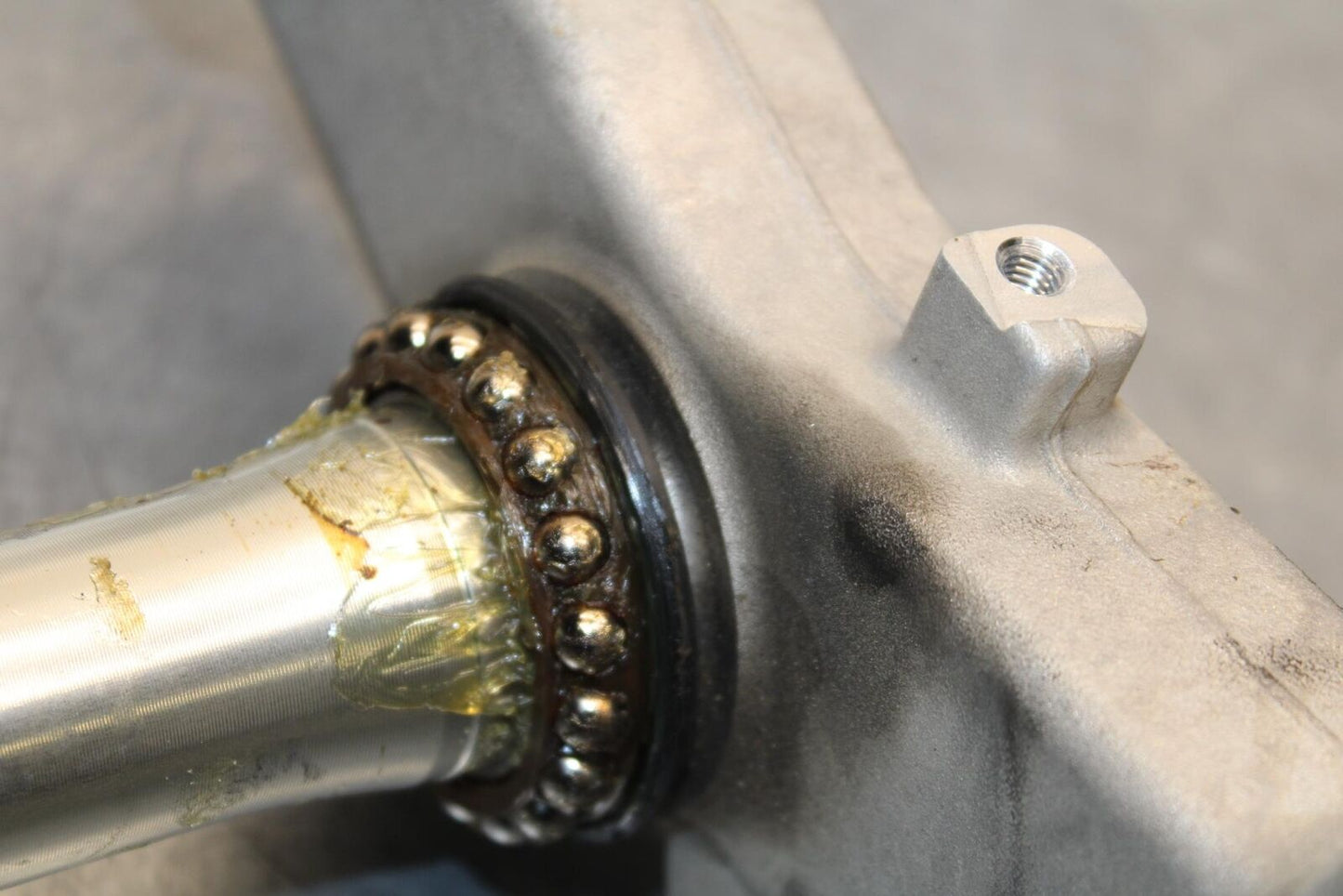 2011 Kawasaki Ninja ZX6R ZX600R FRONT FORKS CLAMP LOWER TRIPLE TREE STEM BB587