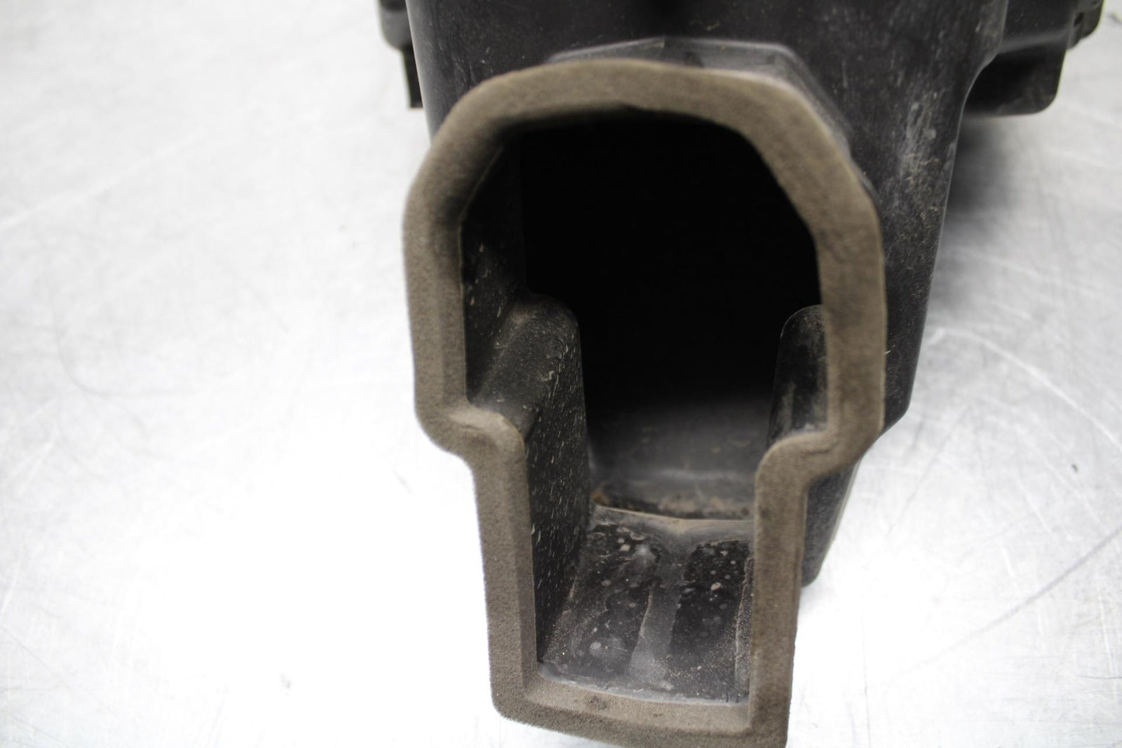 06-07 TRIUMPH DAYTONA 675 DAYTONA 675 AIRBOX AIR INTAKE FILTER BOX BB441