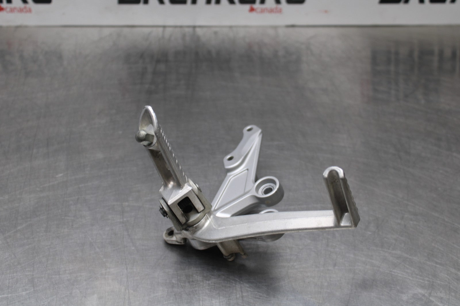 07 SUZUKI GSXR1000 RIGHT REARSET REAR SET DRIVER FOOT PEG REST STOP BB770