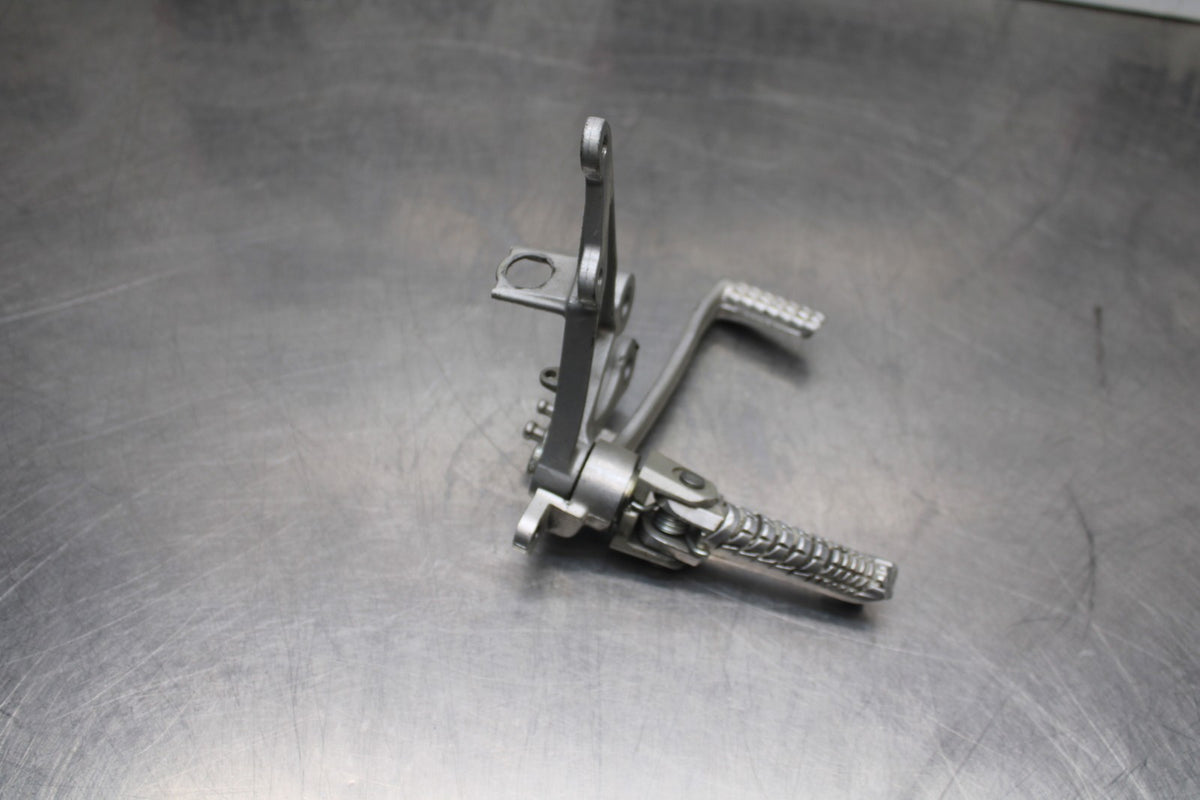 08-10 SUZUKI GSXR 600 RIGHT REARSET REAR SET DRIVER FOOT PEG REST STOP BB810