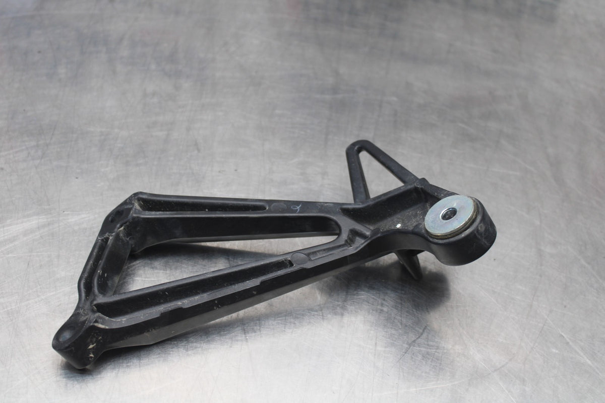 17-18 YAMAHA YZF R3 RIGHT REAR BACK PASSENGER PEG BB788