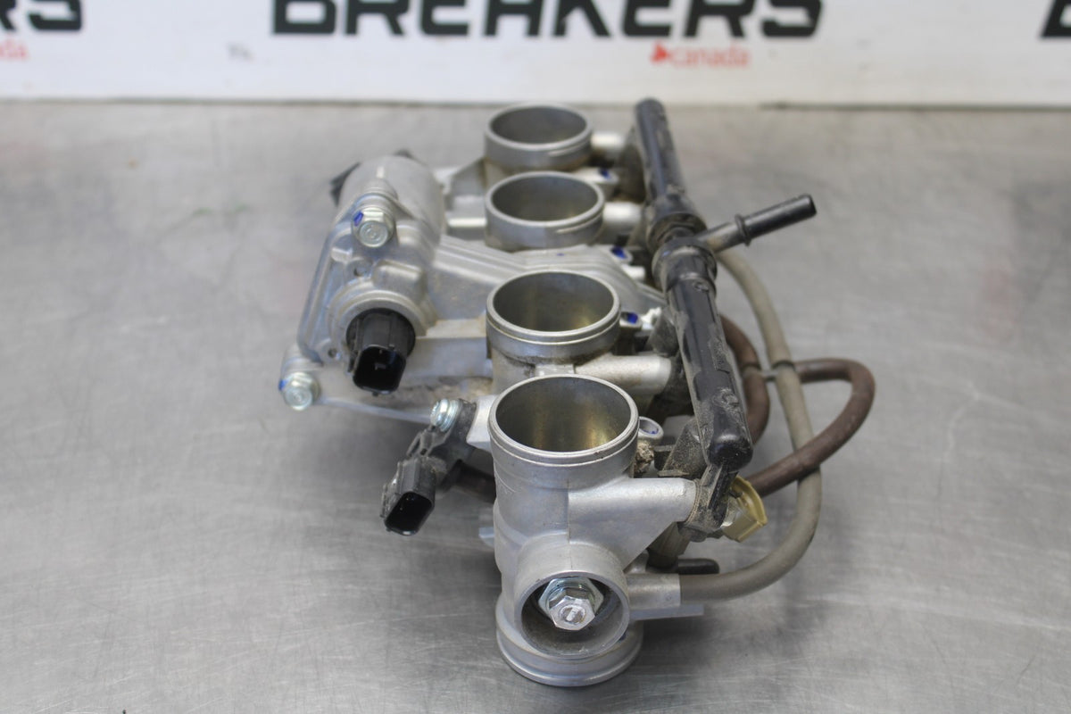 23-26 KAWASAKI NINJA ZX4RR MAIN FUEL INJECTORS / THROTTLE BODIES BB898