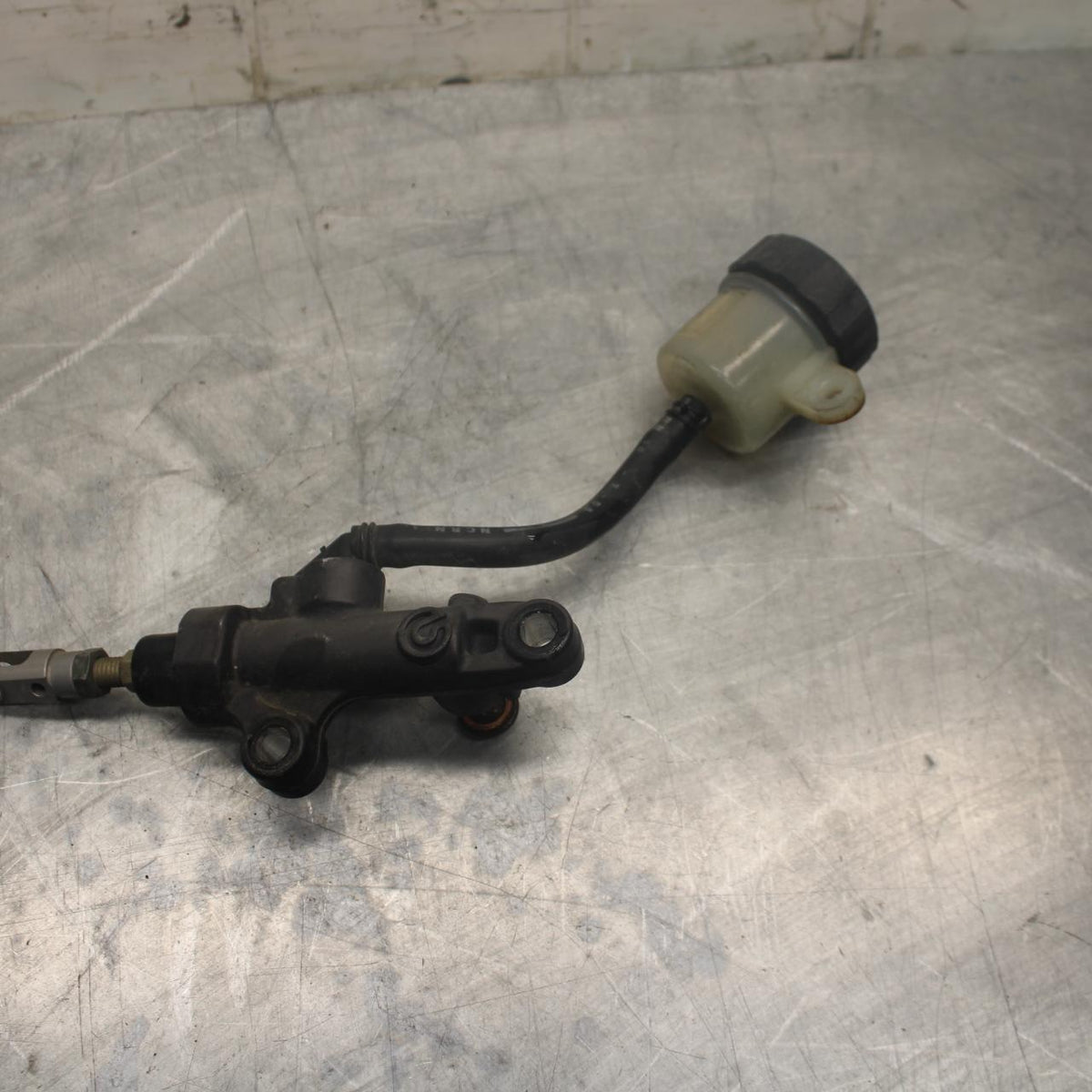 05 YAMAHA YZF R6S REAR BREMBO  BRAKE MASTER CYLINDER W RESERVOIR BB462