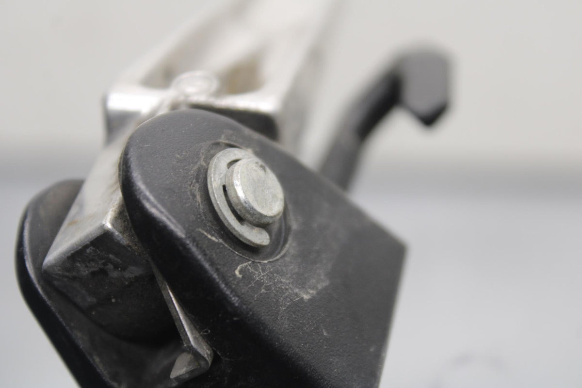 2011 Suzuki GSXR600 REAR BACK PASSENGER PEG SET PAIR BB602