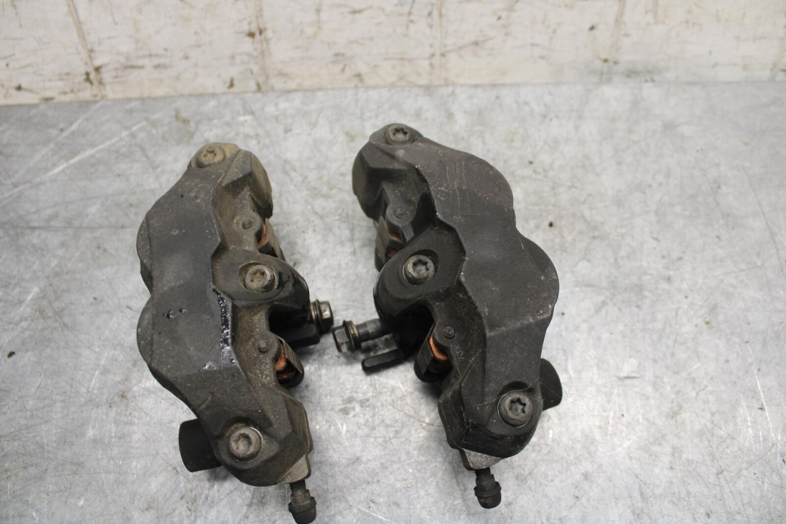 2007 Suzuki GSXR600 RIGHT LEFT FRONT BRAKE CALIPER SET PAIR CALIPERS BB540
