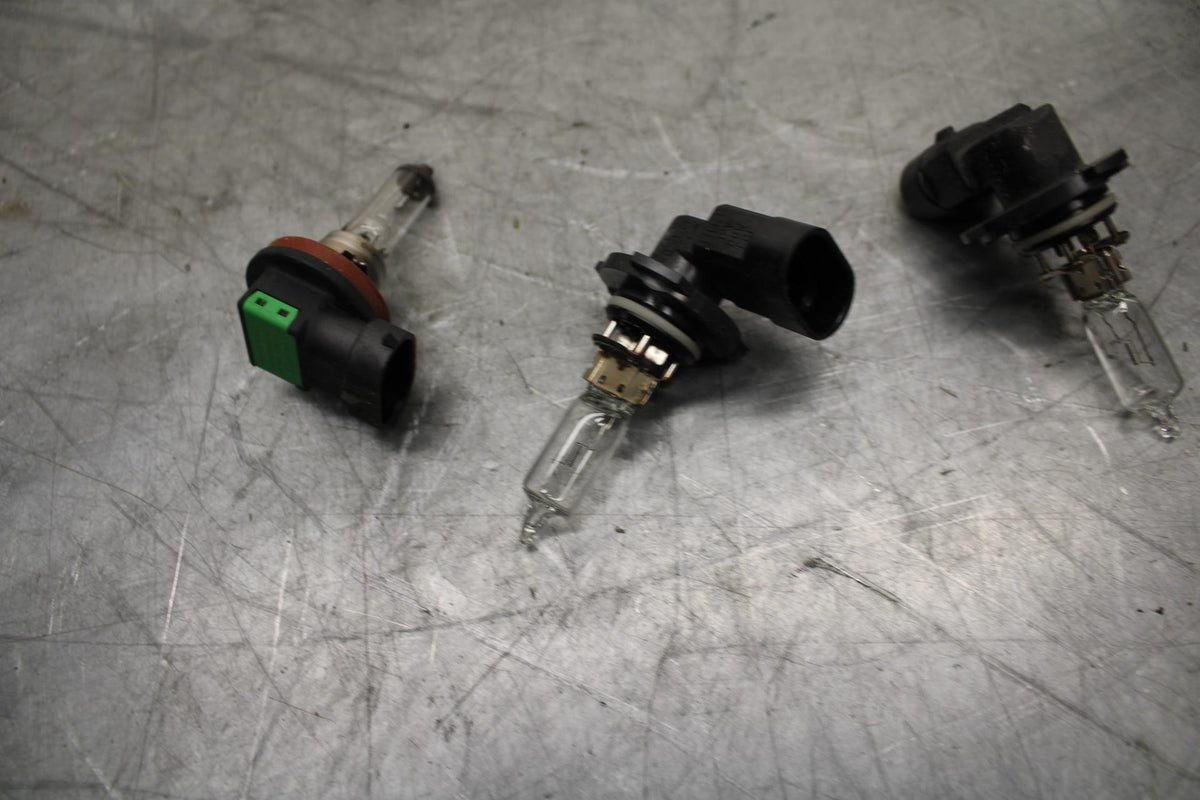 08-09 SUZUKI GSXR600 HEADLIGHT BULBS BB468