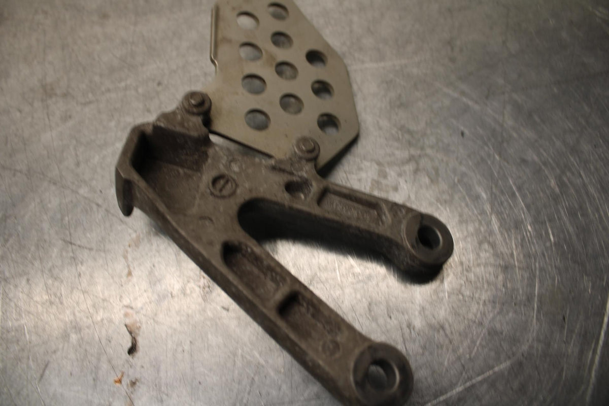 03-04 HONDA CBR600RR LEFT REARSET REAR SET DRIVER FOOT PEG BRACKET MOUNT BB614