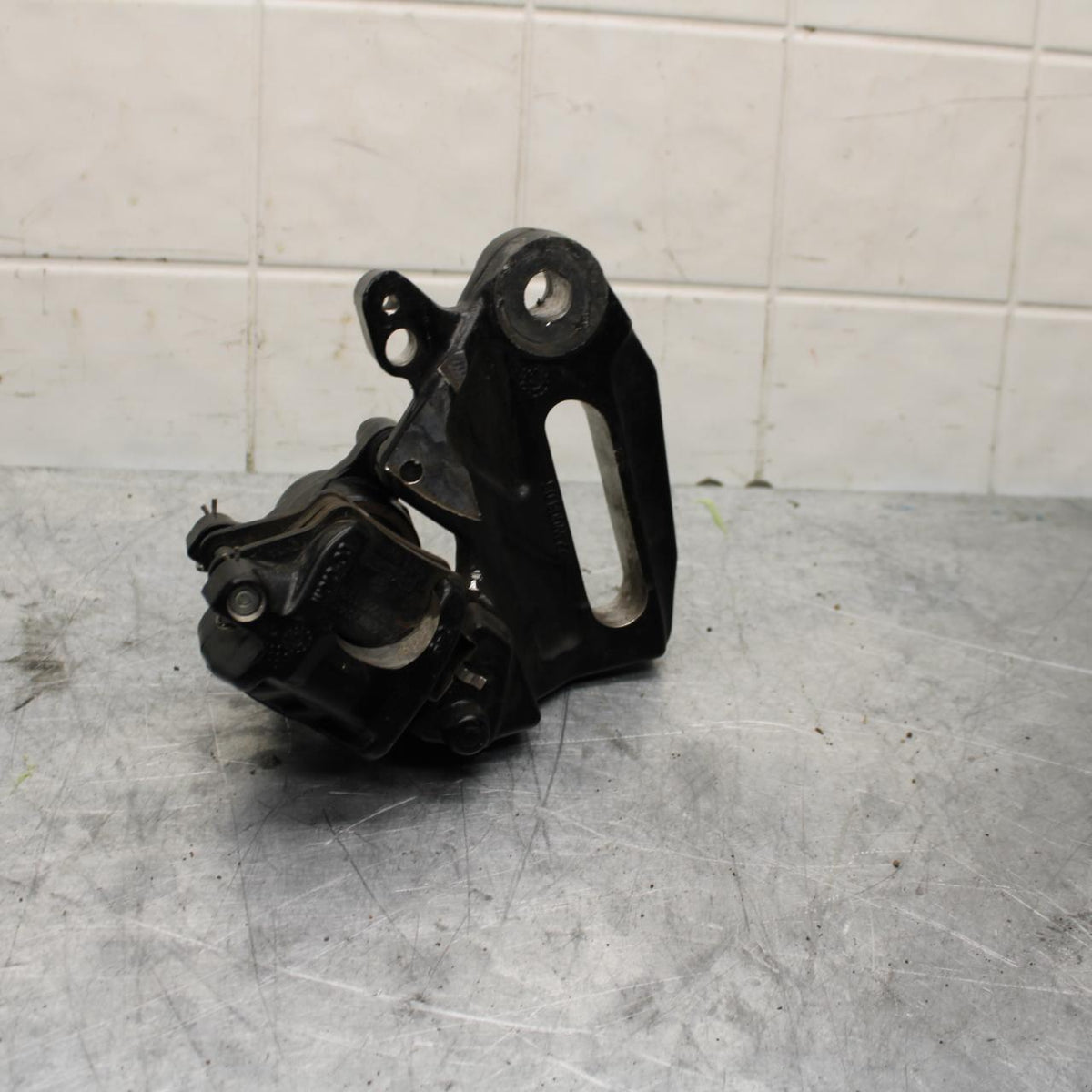 18 KTM RC 390 REAR BACK BRAKE CALIPER W MOUNT BRACKET BB442