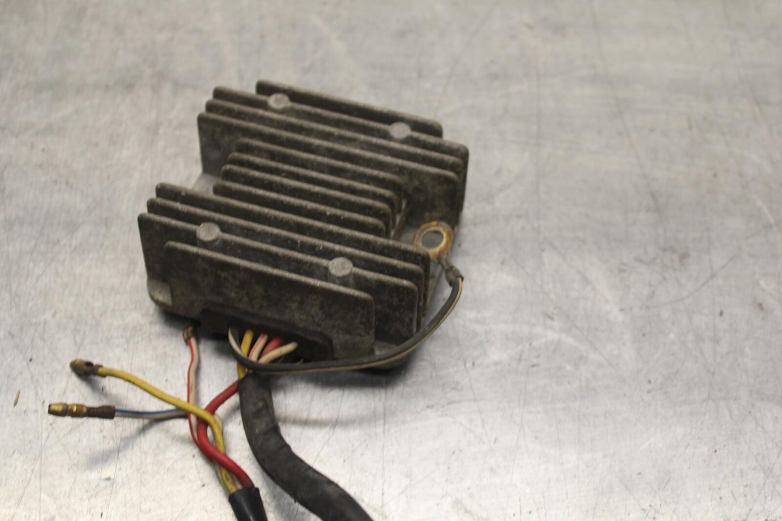 80-83 SUZUKI GS750E RECTIFIER VOLTAGE REGULATOR BB82