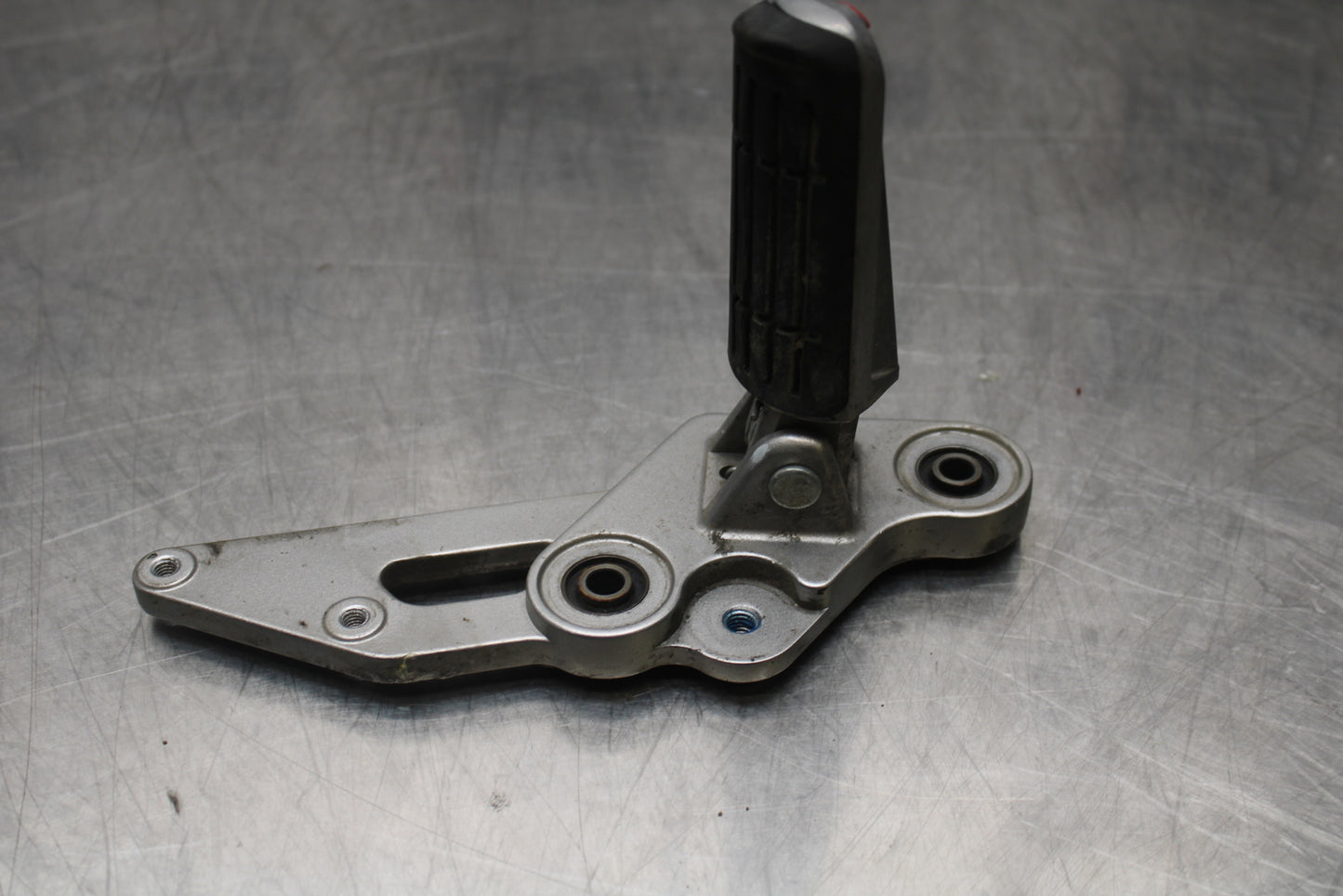 14-17 YAMAHA FZ07 LEFT REARSET REAR SET DRIVER FOOT PEG REST STOP BB162
