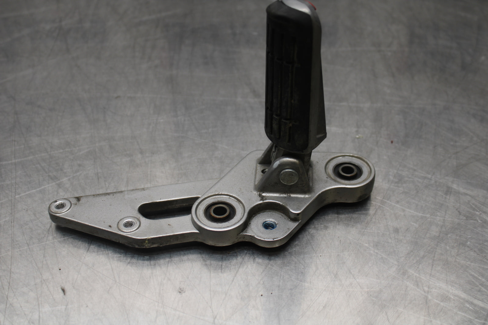 14-17 YAMAHA FZ07 LEFT REARSET REAR SET DRIVER FOOT PEG REST STOP BB162