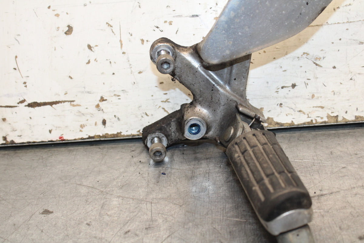 96-07 YAMAHA YZF600R LEFT REARSET REAR SET DRIVER FOOT PEG REST STOP  BB746