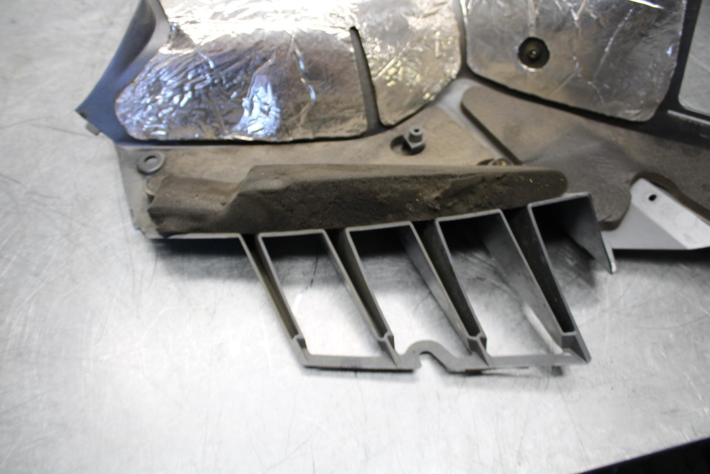 07-08 KAWASAKI CONCOURS 1400 ABS LEFT MID UPPER SIDE FAIRING COWL PLASTIC BB449