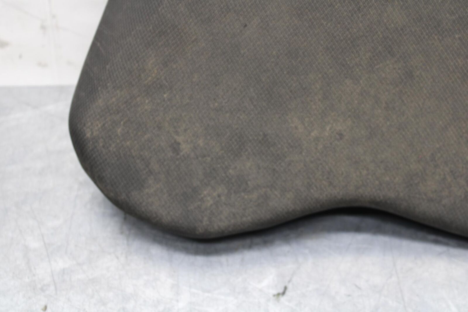 20 KAWASAKI Z400 ER400 ABS FRONT DRIVERS SEAT PAD SADDLE PILLION BB586