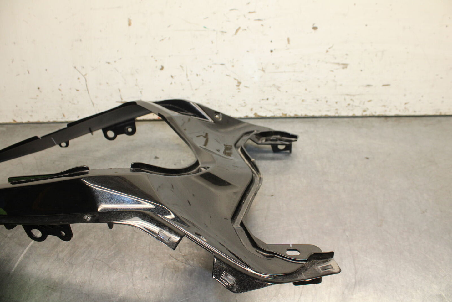 19-22 KAWASAKI Z400 CENTER REAR BACK TAIL FAIRING COWL BB738