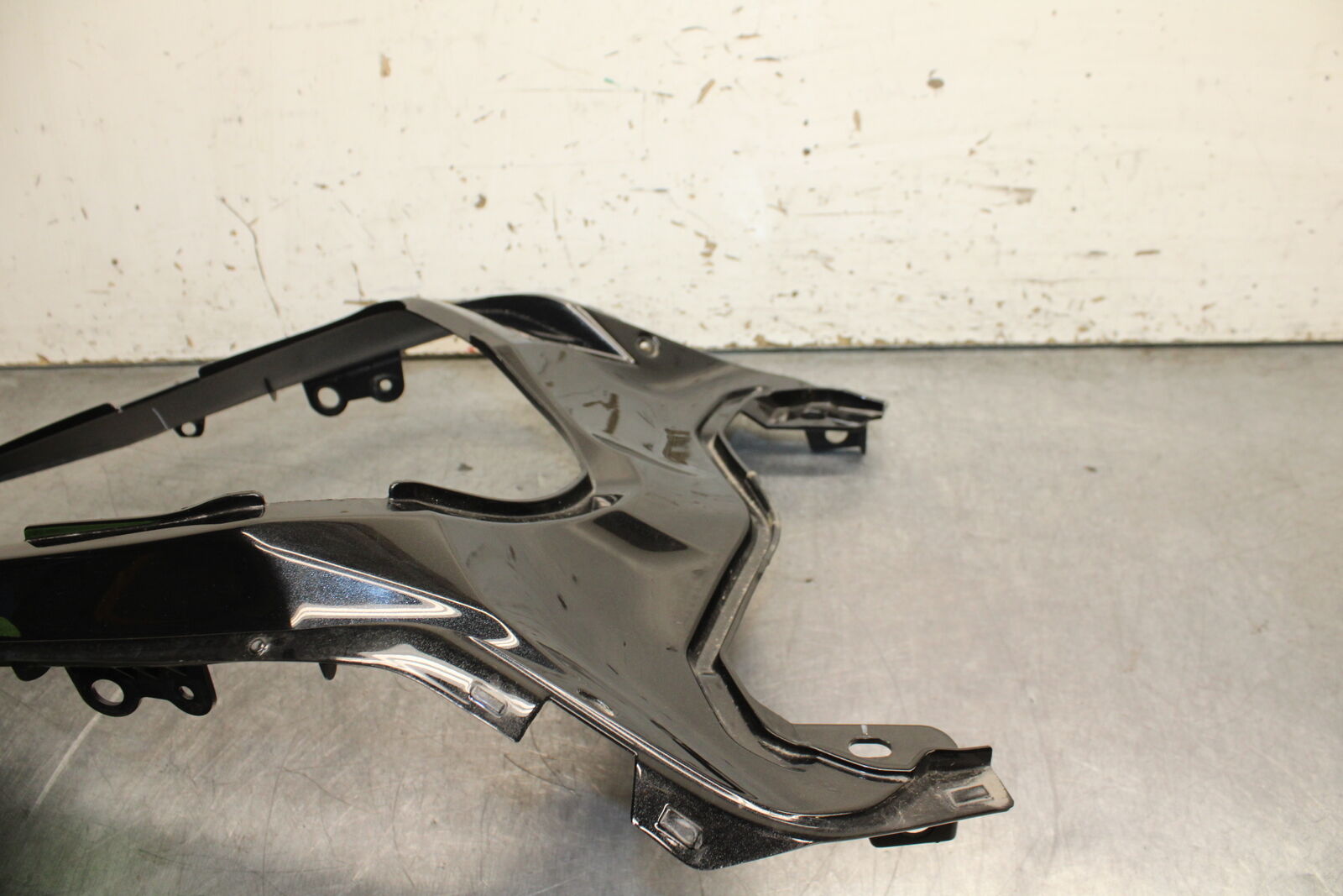 19-22 KAWASAKI Z400 CENTER REAR BACK TAIL FAIRING COWL BB738