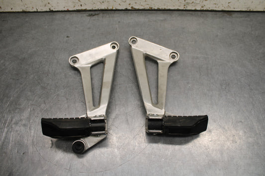 08 HONDA CBR125R REAR BACK PASSENGER PEG SET PAIR BB114