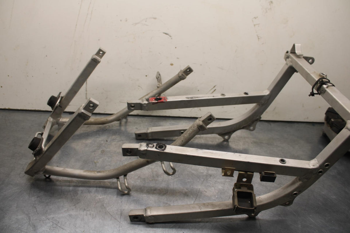 1999 Suzuki GSXR600 REAR SUBFRAME BACK SUB FRAME 41200-33E20 43980-33E20 BB608