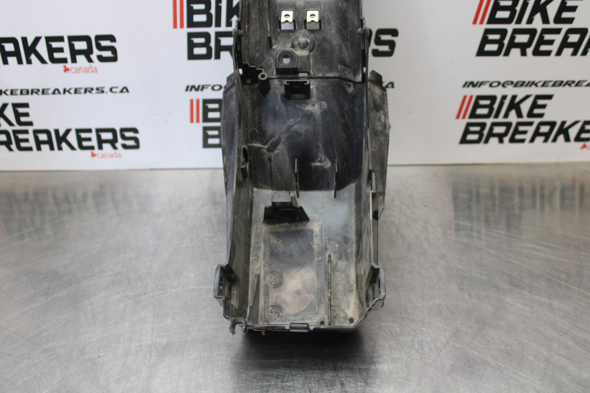 22-25 YAMAHA YZF R7 REAR BACK TAIL UNDERTAIL BATTERY TRAY PLASTIC BB182