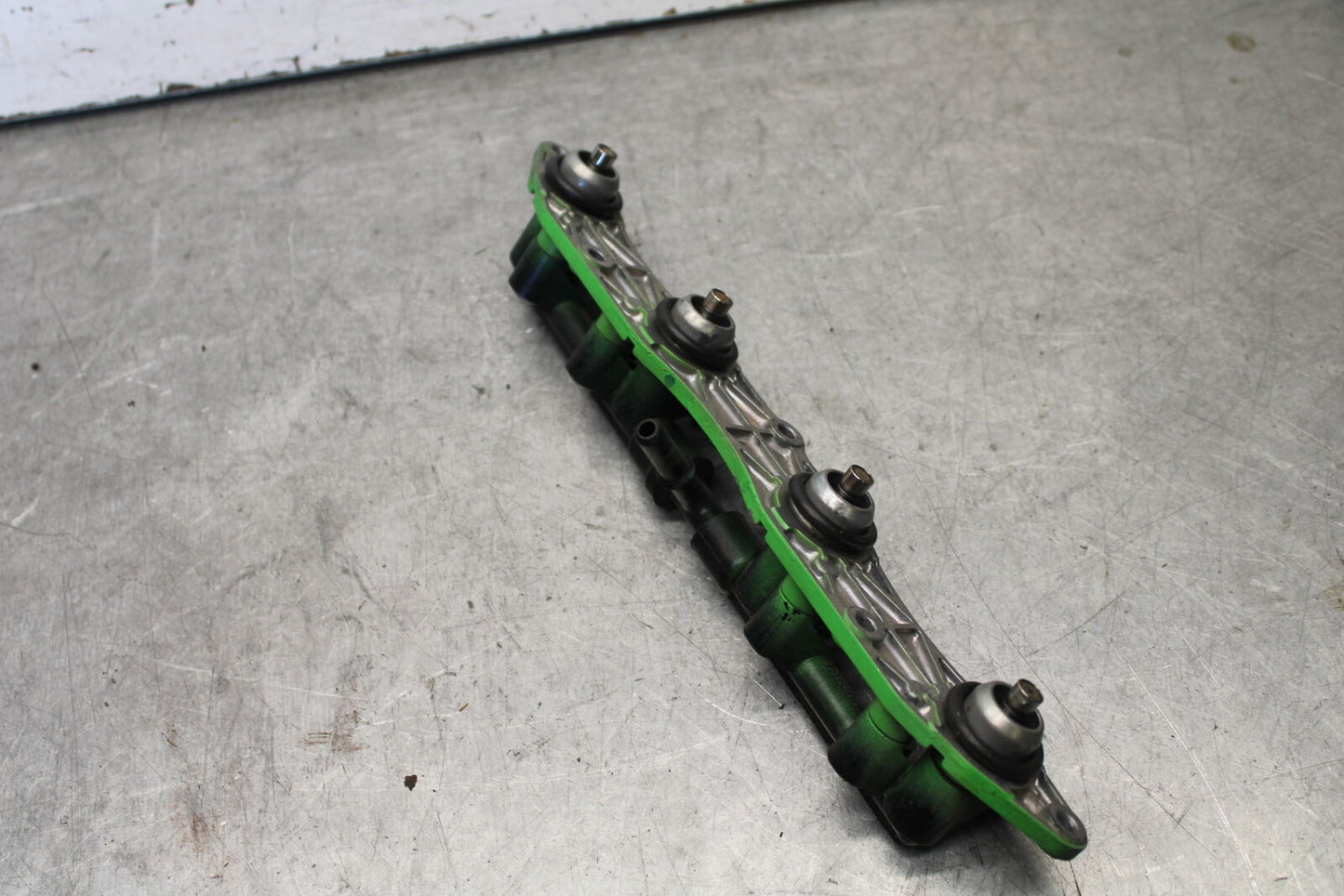 09-12 KAWASAKI NINJA ZX6R ZX600R SECONDARY FUEL INJECTORS TOP GAS RAIL BB656