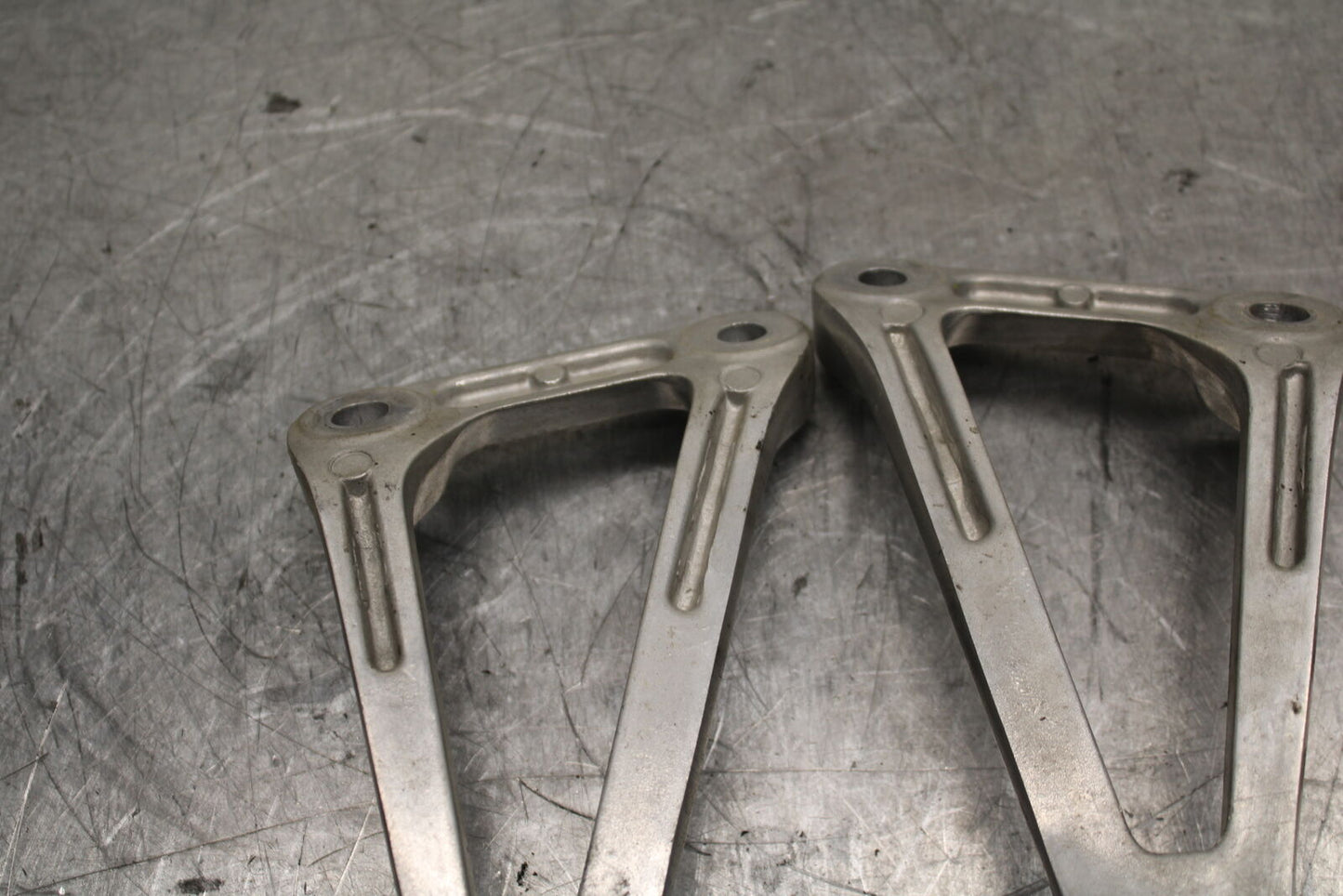 15-16 HONDA CB300F REAR BACK PASSENGER PEG SET PAIR BB740