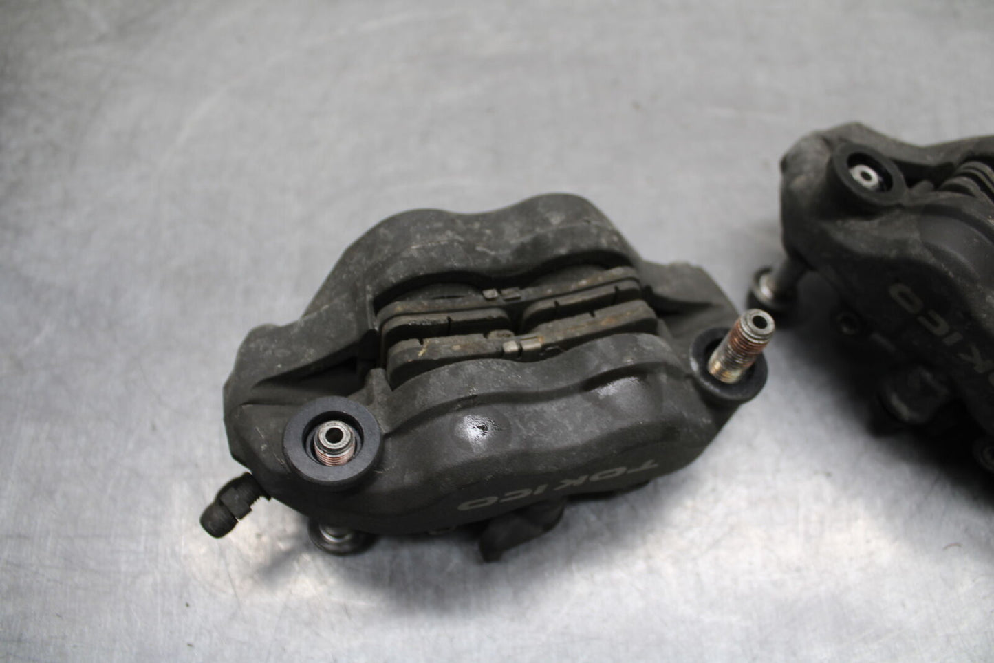 05-06 HONDA CBR600RR RIGHT LEFT FRONT BRAKE CALIPER SET PAIR CALIPERS BB727