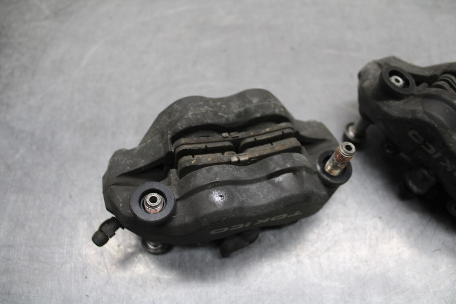 05-06 HONDA CBR600RR RIGHT LEFT FRONT BRAKE CALIPER SET PAIR CALIPERS BB727