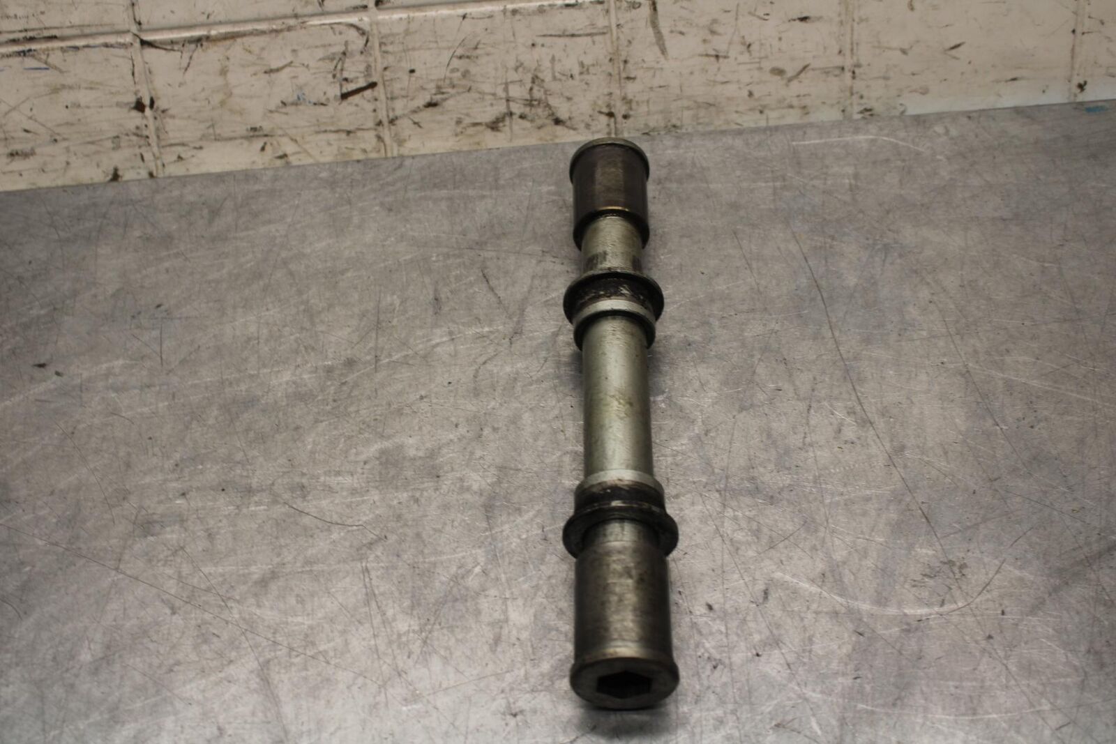 2000 Kawasaki Ninja ZX9R ZX900F FRONT WHEEL RIM AXLE PIVOT BOLT 41068-1404 BB70