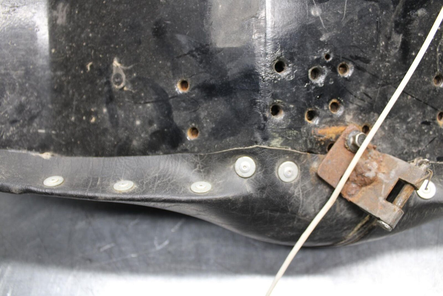 75 SUZUKI GT 550 FRONT REAR SEAT SADDLE BB72 