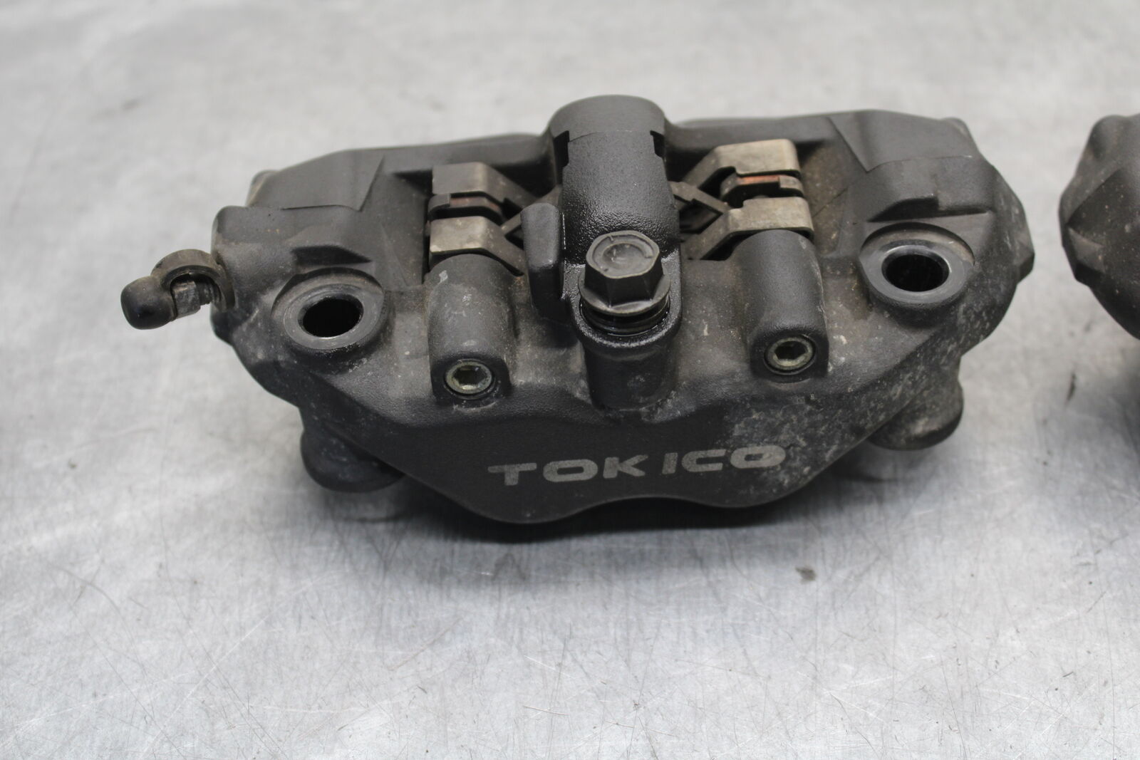 05-06 HONDA CBR600RR RIGHT LEFT FRONT BRAKE CALIPER SET PAIR CALIPERS BB655