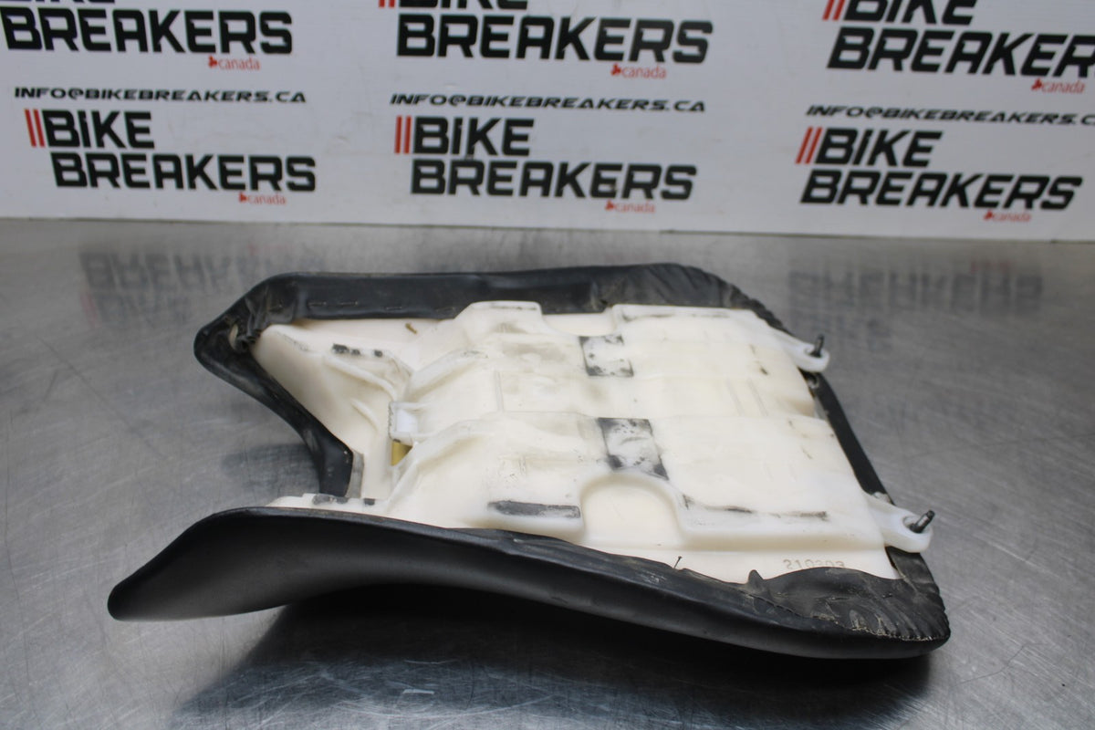 08-09 YAMAHA YZF R6S FRONT DRIVERS SEAT PAD SADDLE PILLION BB796