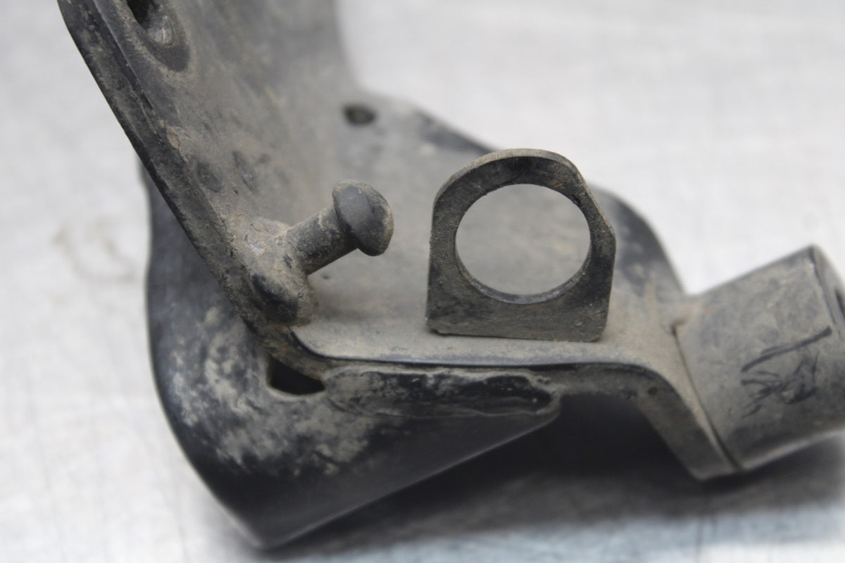 2006 Suzuki Boulevard C90 ENGINE MOTOR MOUNT STAY BRACKETS BB849