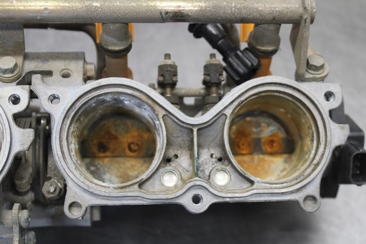 05-06 HONDA CBR600RR MAIN FUEL INJECTORS / THROTTLE BODIES BB893