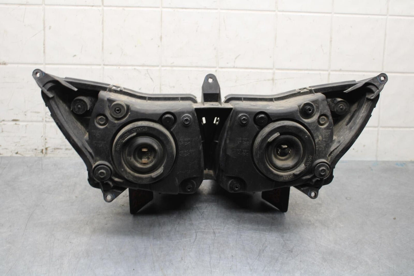 2012 Yamaha FZ8 FRONT HEADLIGHT HEAD LIGHT LAMP BB550